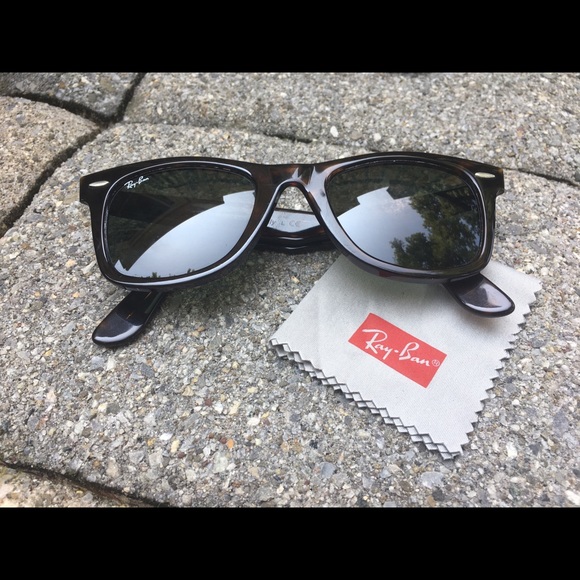 Ray-Ban Accessories - 🌞Ray Ban Wayfarer Tortoise Shell Sunglasses